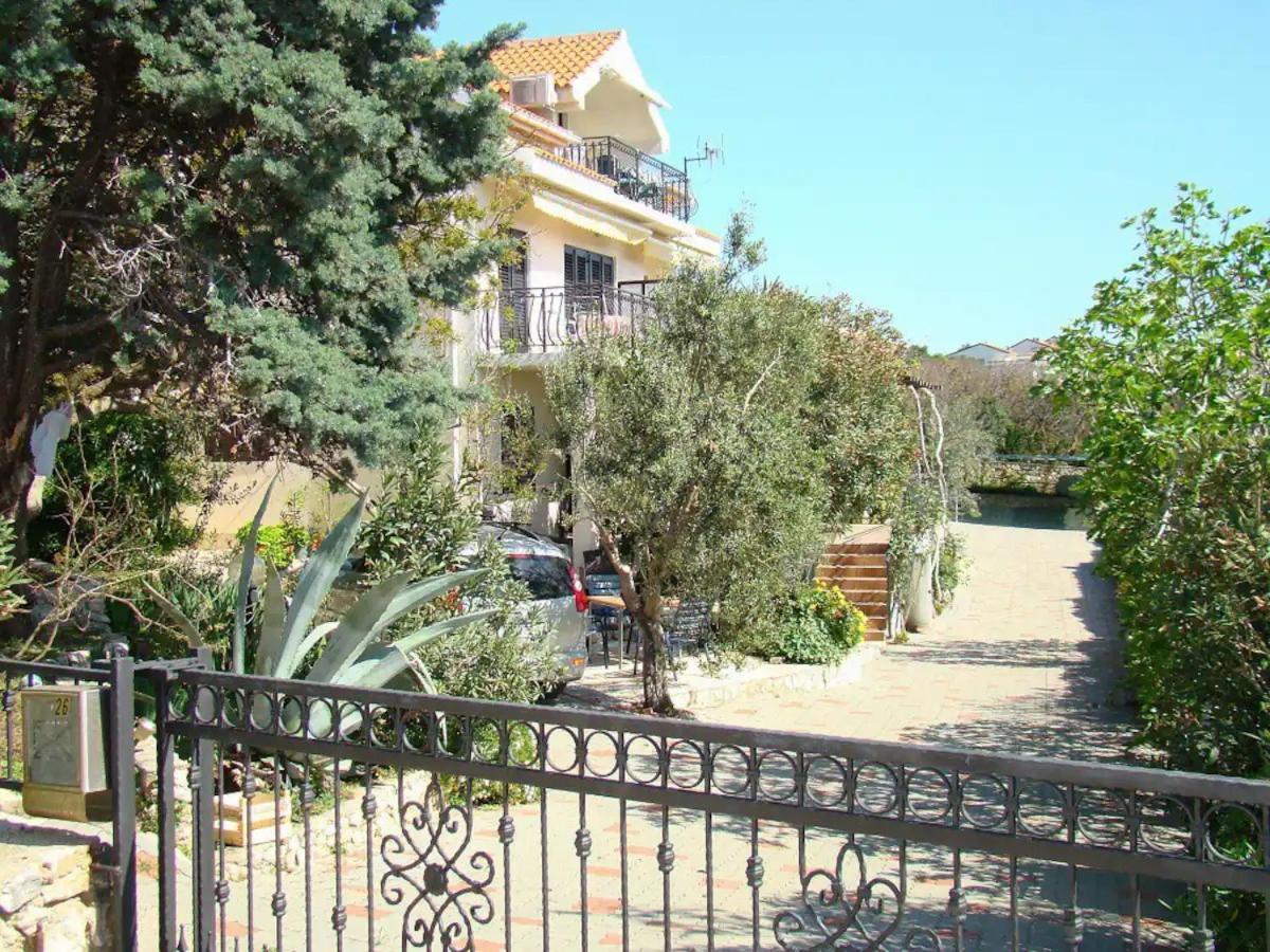 Apartments Davorka Шимуни Экстерьер фото